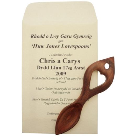 20 + Lovespoon Wedding Favours & Personalised Envelopes - HJ1M